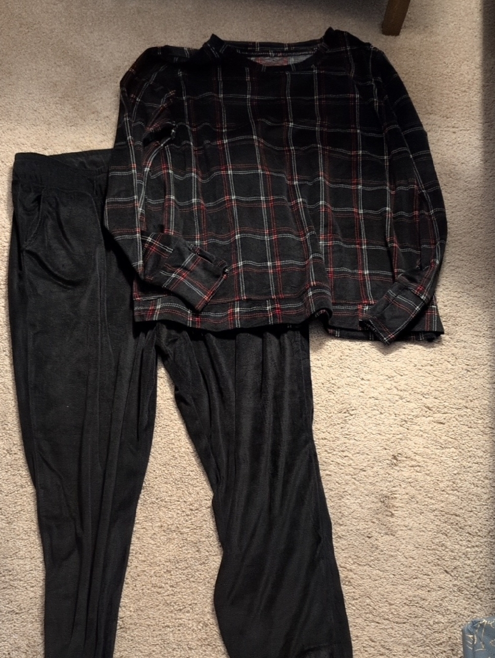 Cuddl Duds Black Plaid Velour Set Large